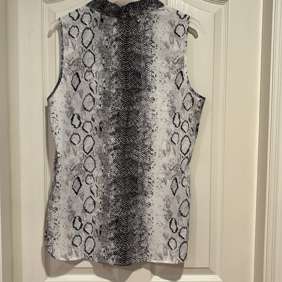 🌸BUY 3 for $15🌸 
Reitmans dressy tank, snakeskin print, size Large - Picture 4 of 6